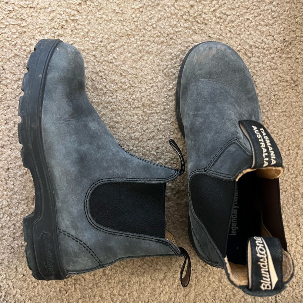 Blundstones for sale! In good condition